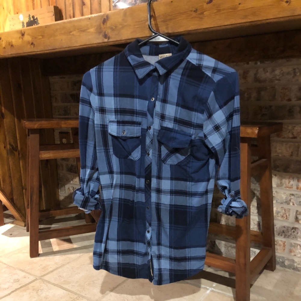 Blue bottom down shirt